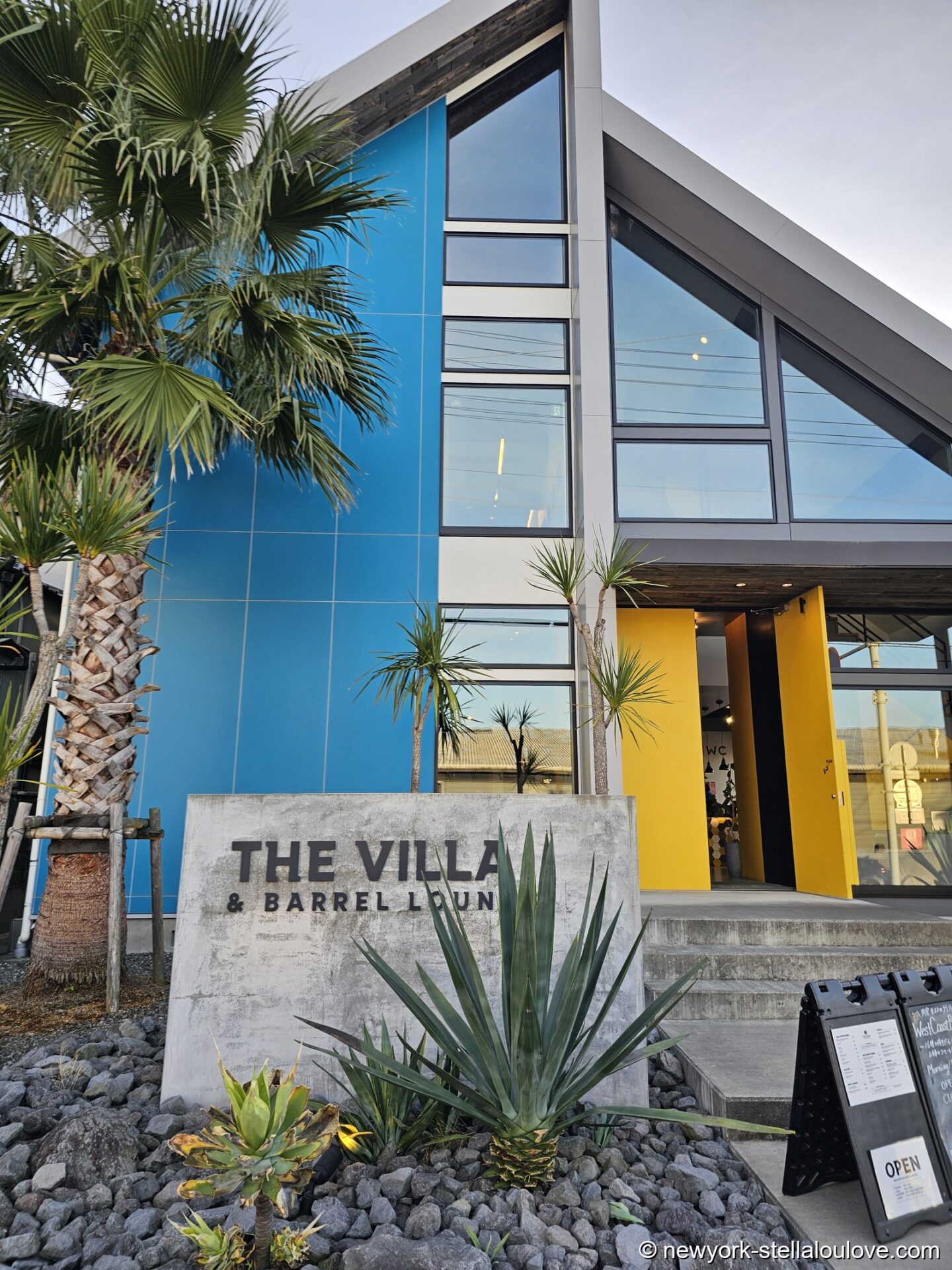 THE VILLA & BARREL LOUNGE 入口