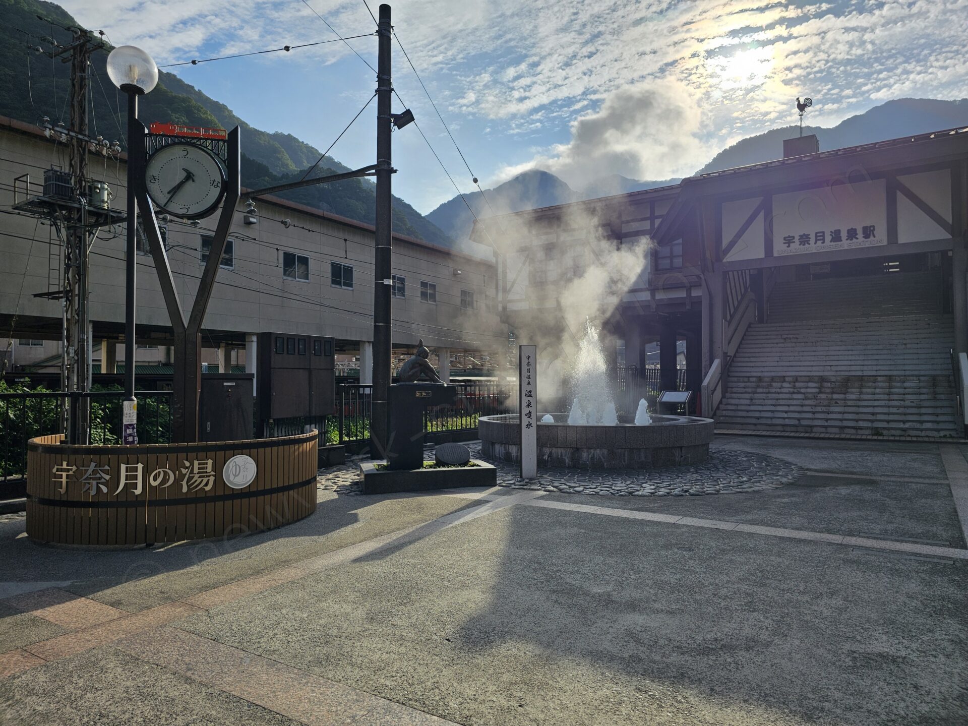 宇奈月温泉駅と温泉噴水