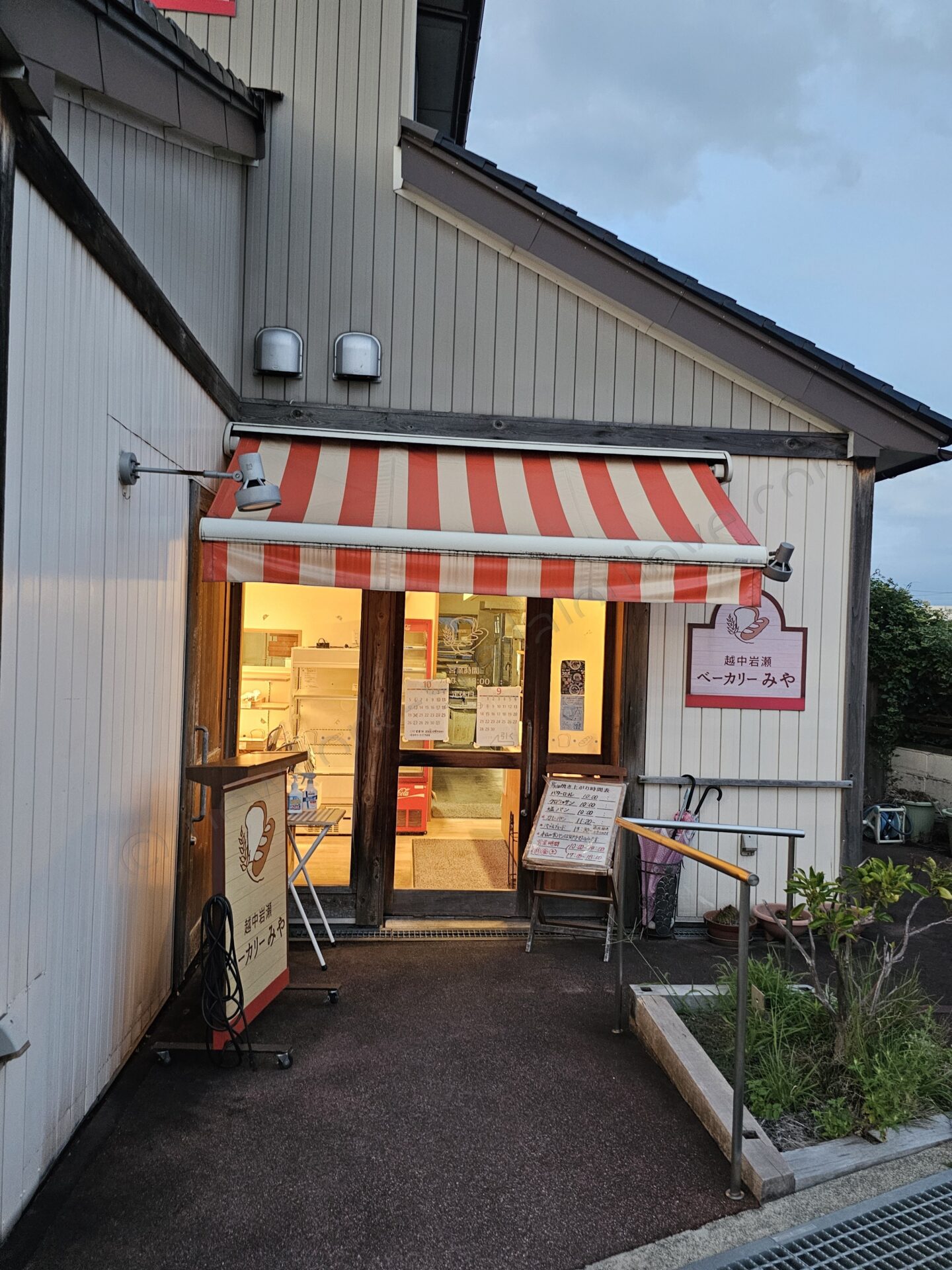 越中岩瀬 ベーカリーみやの外観