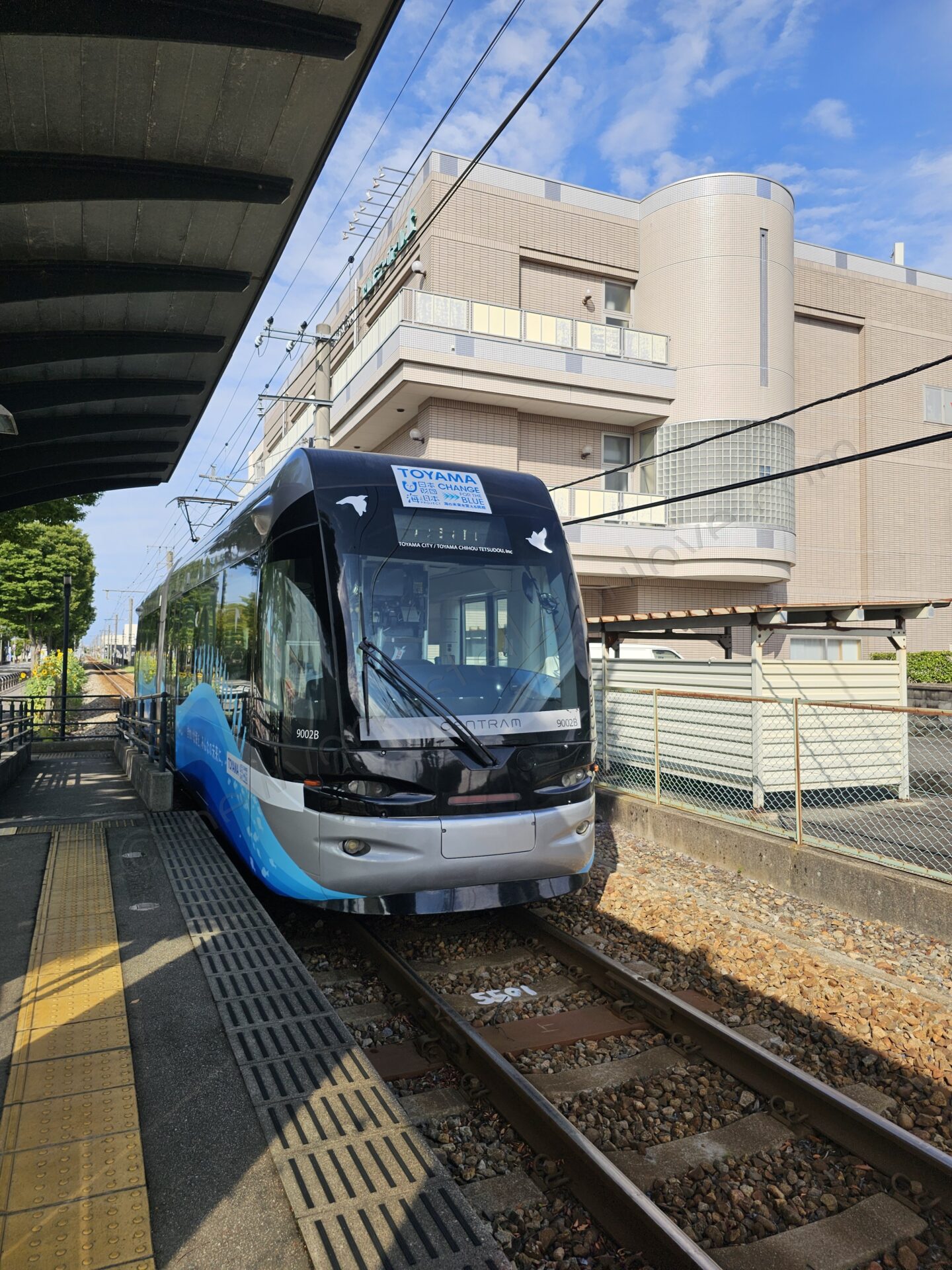 富山市内を走るセントラム