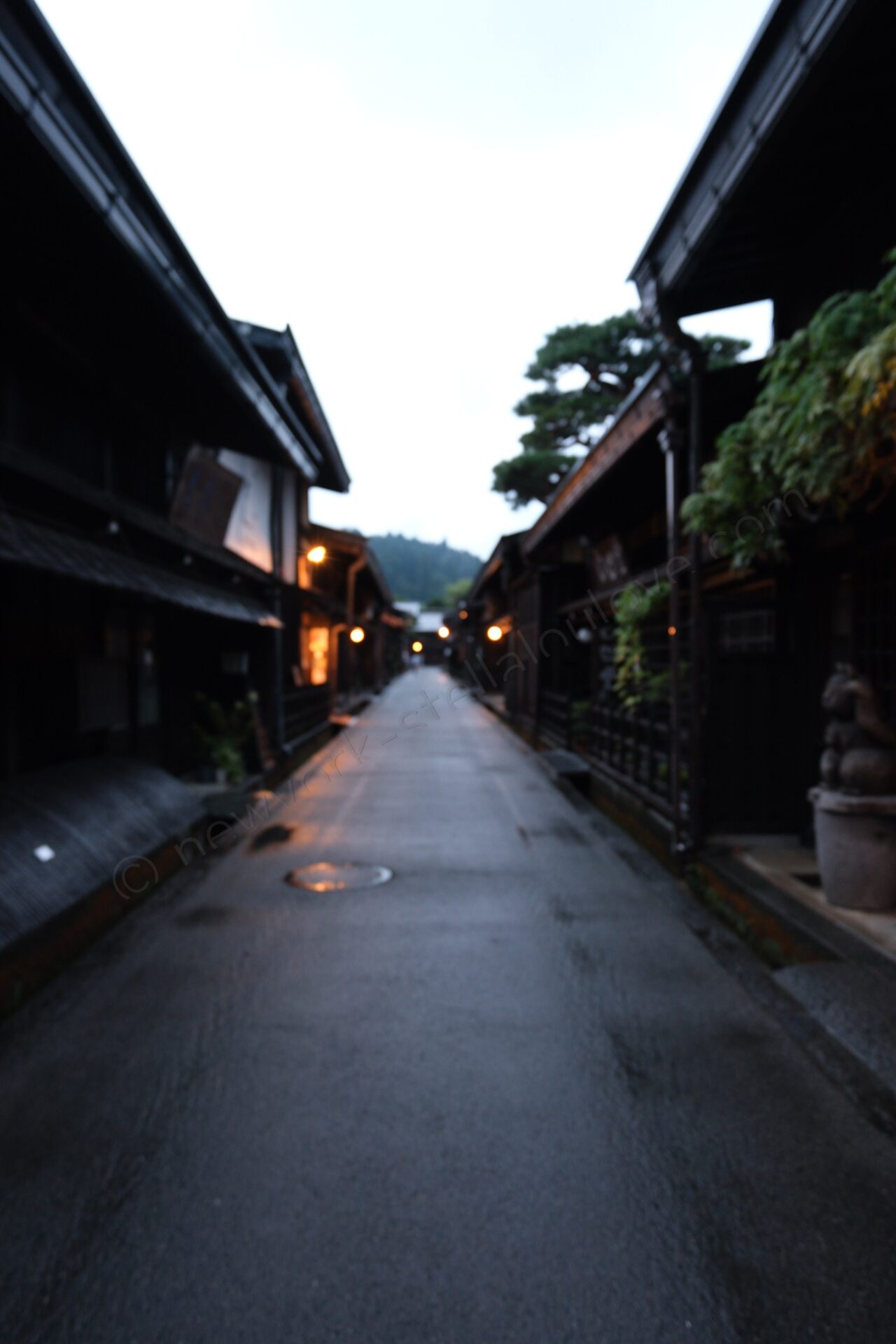夕暮れの高山古い町並み